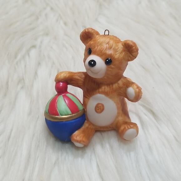 Vintage Hallmark Keepsake Ornament Cinnamon Bear 1983 - Picture 3 of 4